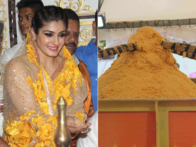 Raveena Presents Biggest <i>Laddoo</i> to Andheri Cha Raja