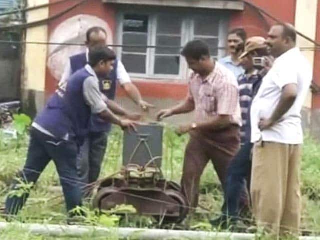 Videos : हावड़ा रेलवे स्टेशन पर संदिग्ध बक्सा मिलने से मचा हड़कंप