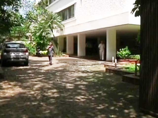 In Mumbai, Celebrity Bungalows Turn Mosquito Dens