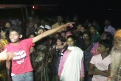 कानपुर में गणेश विसर्जन के दौरान नाव गंगा में पलटी, नौ लोग डूबे कानपुर में गणेश विसर्जन के दौरान नाव गंगा में पलटी, नौ लोग डूबे