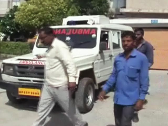 ग्रेटर नोएडा में मेट्रो पीलर गिरने से एक मजदूर की मौत