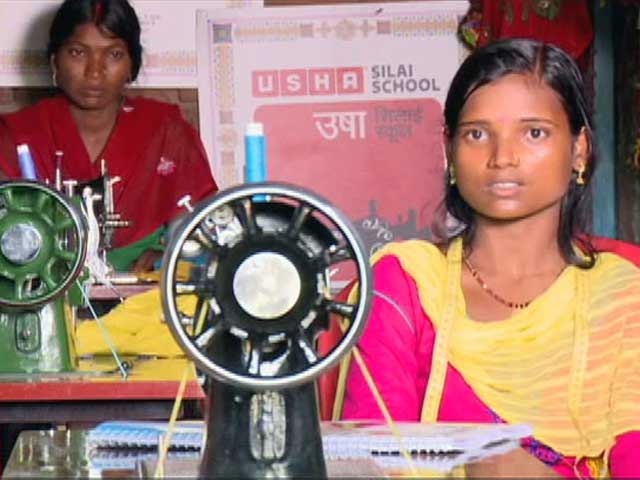 कुशलता के कदम : सिलाई स्कूल कार्यक्रम से हो रही हैं महिलाएं सशक्त