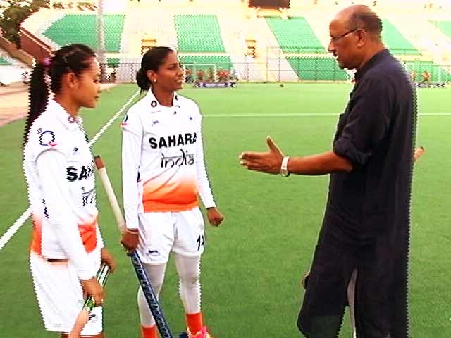 'विदेशी खिलाडियों की स्पीड अच्छी है, हम सिंपल हॉकी खेलते हैं'