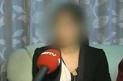मुंबई : लड़की का दावा, महिला पुलिसकर्मियों ने मेरी मां को भी पीटा मुंबई : लड़की का दावा, महिला पुलिसकर्मियों ने मेरी मां को भी पीटा