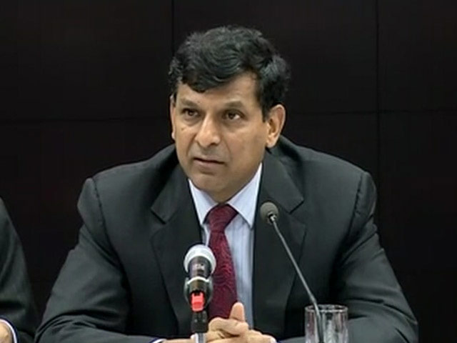 Raghuram Rajan Surprises Again, Cuts Rate to 4-Year Low