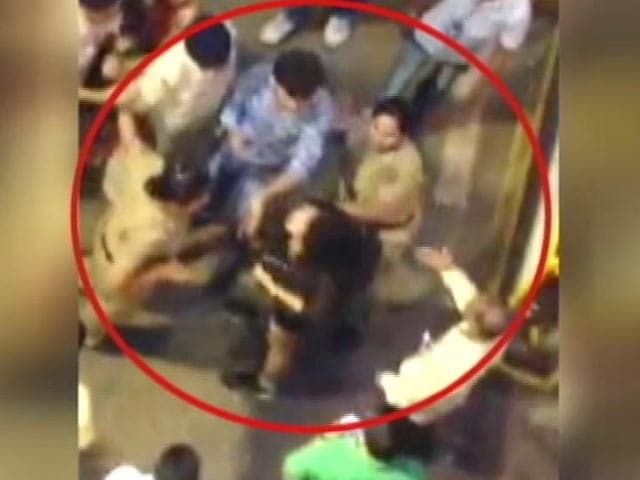 Video : 2 Mumbai Women Cops Suspended After Assault Video Goes Viral