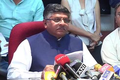 कॉल ड्रॉप पर घिरे रविशंकर, कांग्रेस ने की इस्तीफे की मांग कॉल ड्रॉप पर घिरे रविशंकर, कांग्रेस ने की इस्तीफे की मांग