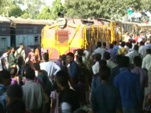 135 साल पुरानी लाइन पर ट्रेन ने ली आखिरी विदाई