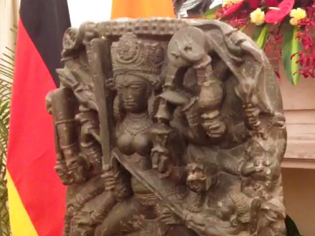 जर्मनी की चांसलर का तोहफा, पीएम को तोहफे में दुर्गा की मूर्ति