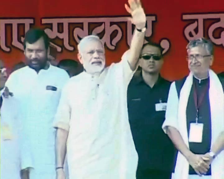 इंडिया 7 बजे : चुनाव के लिए पीएम मोदी ने झोंकी ताकत