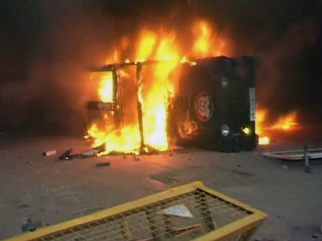 वाराणसी में प्रदर्शन के दौरान हिंसा, गुस्साए लोगों ने की तोड़फोड़