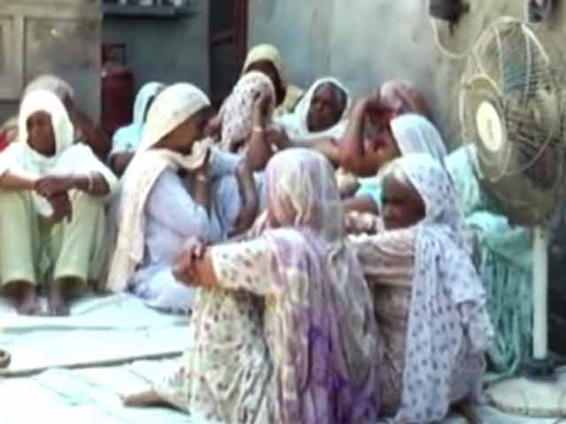 खुदकुशी करते किसान, 'बेहद कम मुआवजा मिल रहा है'