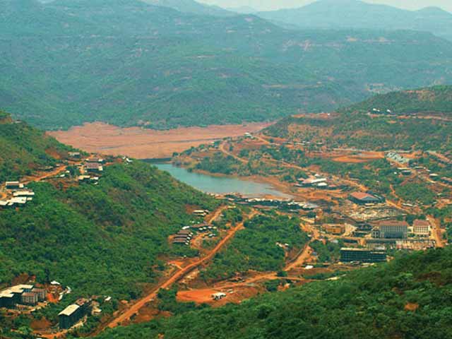 स्थानीय प्रशासन का फैसला- 'आदिवासियों की ज़मीन लौटाओ'