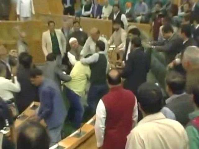 जम्मू कश्मीर में BJP विधायकों ने सदन के भीतर ही निर्दलीय MLA को पीटा