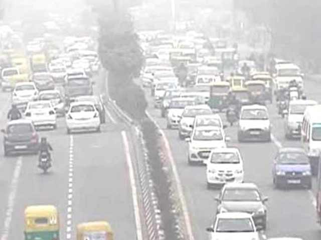 To Check Pollution, Green Panel Asks Trucks Entering Delhi to Pay More