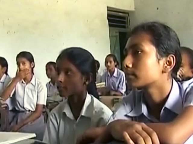 खबरों की खबर : साइकिल, भोजन योजना से बदली बिहार के मंझोल की स्कूल की तस्वीर