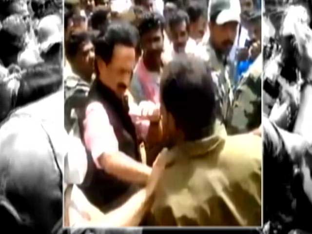 सेल्फी लेने की कोशिश करते एक शख्स को डीएमके नेता स्टालिन ने जड़ा थप्पड़?