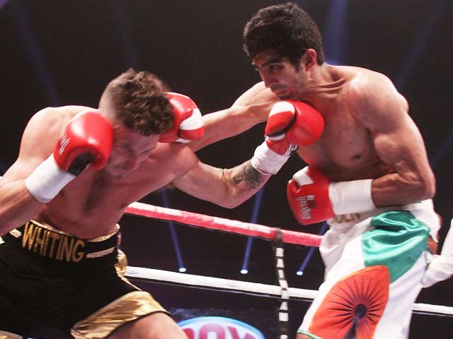 Vijender Singh Begins Pro-Boxing Career On High, Destroys Sony Whiting