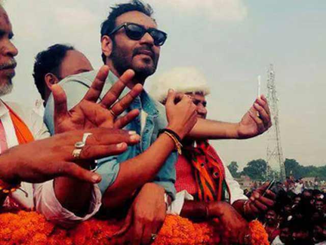 बिहार शरीफ में अजय देवगन की रैली से पहले जमकर चली कुर्सियां