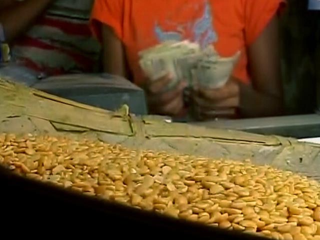 इंडिया 7 बजे : आम आदमी की थाली से दूर होती दाल