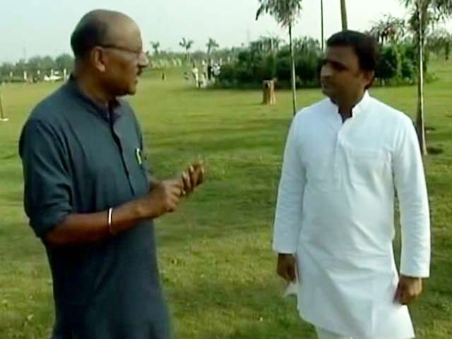 पीएम को अखिलेश की नसीहत, फेसबुक, ट्विटर के बजाय जमीन पर ज्यादा काम करें