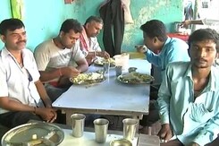 150 से 200 रुपये प्रति किलो मिल रही है दाल, जनता के पास शिकायतों की भरमार 150 से 200 रुपये प्रति किलो मिल रही है दाल, जनता के पास शिकायतों की भरमार