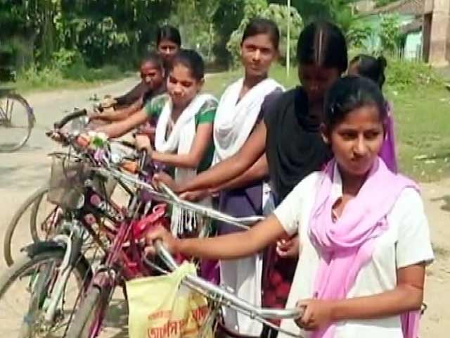 Videos : बिहार में जेडीयू की साइकिल बनाम बीजेपी की स्कूटी