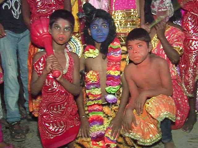 दिल्ली में रामलीला के अलग-अलग रंग, देखें- झुग्गी के बच्चों की रामलीला