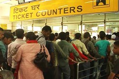 त्योहारों के मौसम में रेलवे ने चलाई सुविधा ट्रेन, लेकिन टिकट चार गुनी कीमत पर त्योहारों के मौसम में रेलवे ने चलाई सुविधा ट्रेन, लेकिन टिकट चार गुनी कीमत पर