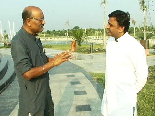 'चलते-चलते' यूपी के सीएम अखिलेश यादव के साथ