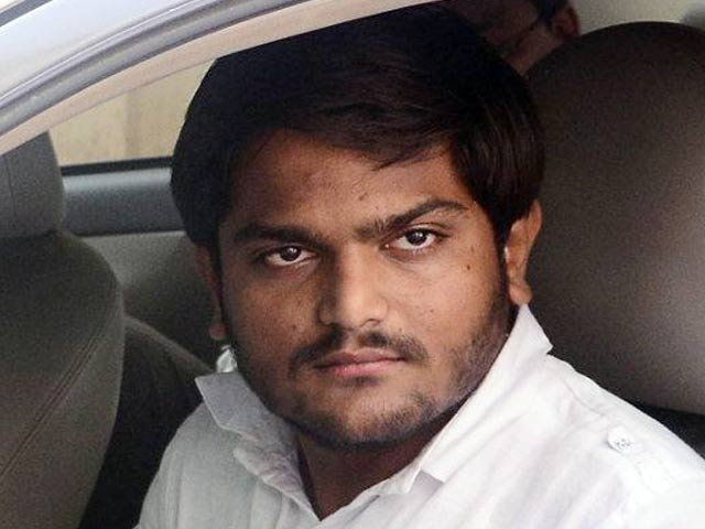 राजकोट क्रिकेट स्‍टेडियम के पास हार्दिक पटेल को हिरासत में लिया गया