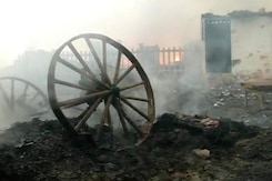 400 Slum Dwellings Destroyed in Fire in Delhi's Mangolpuri 400 Slum Dwellings Destroyed in Fire in Delhi's Mangolpuri
