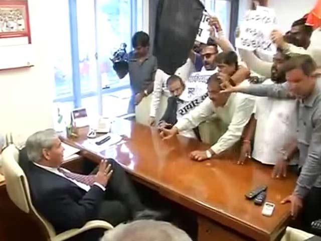Video : After Shiv Sena Protest in Mumbai, India-Pak Cricket Talks Shifted to Delhi