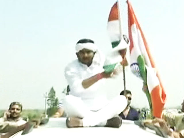 सूरत पुलिस ने हार्दिक पटेल को देशद्रोह के आरोप में गिरफ्तार किया