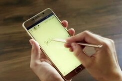 Battle of the Flagship Phones Battle of the Flagship Phones