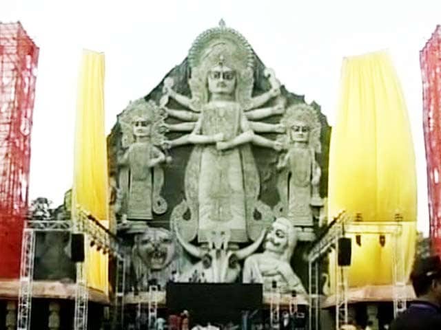 Video : Tallest Durga Puja Closed to Public in Kolkata