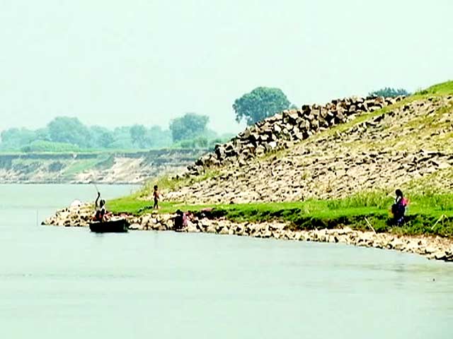 बक्सर में गंगा से कटान की जद में कई गांव, कोई नेता नहीं देता ध्यान