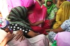 फरीदाबाद : दलित परिवार को जिंदा जलाने के मामले में तीन गिरफ्तार फरीदाबाद : दलित परिवार को जिंदा जलाने के मामले में तीन गिरफ्तार