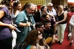 कोलकाता की दुर्गा पूजा में पहुंचे विदेशी पत्रकार कोलकाता की दुर्गा पूजा में पहुंचे विदेशी पत्रकार