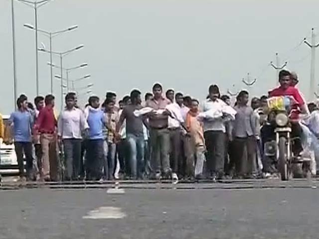 दलित बच्चों की हत्या : आरोपी परिवार की सफाई और मंत्री जी के बेतुके बोल