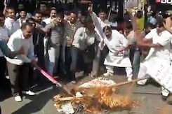 दिल्ली में दाल की बढ़ती कीमतों के खिलाफ कांग्रेस का प्रदर्शन दिल्ली में दाल की बढ़ती कीमतों के खिलाफ कांग्रेस का प्रदर्शन