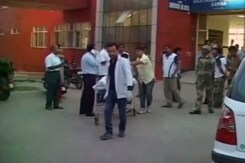 सांबा सेक्टर में पाकिस्तान की फायरिंग, नौ भारतीय चौकियों को बनाया निशाना सांबा सेक्टर में पाकिस्तान की फायरिंग, नौ भारतीय चौकियों को बनाया निशाना