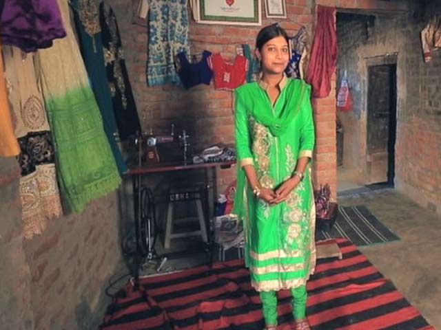 कुशलता के कदम : सिलाई मशीन के सहारे सशक्‍त होती महिलाएं