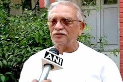 ऐसा माहौल पहले नहीं देखा, आज अपनी बात रखने में भी डर लगता है : गुलजार ऐसा माहौल पहले नहीं देखा, आज अपनी बात रखने में भी डर लगता है : गुलजार