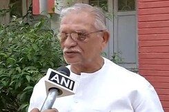 Gulzar Backs Writers' Protest, Says 'Never Witnessed Such Intolerance' Gulzar Backs Writers' Protest, Says 'Never Witnessed Such Intolerance'