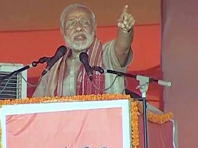 बिहार चुनाव : छपरा की रैली में लालू-नीतीश पर बरसे पीएम मोदी