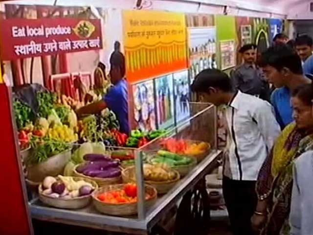 An Exhibition Train is Spreading Climate Change Awareness Across India