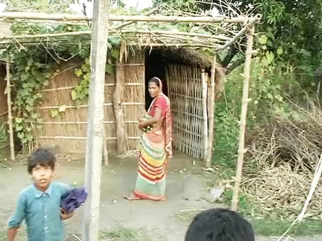 Videos : बिहार के इस गांव के लोगों का फैसला, घर दो, वोट लो