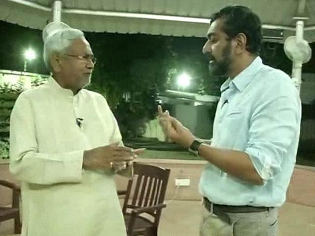 Video : PM's Office Stands Lowered by 3 Idiots Comment: Nitish Kumar