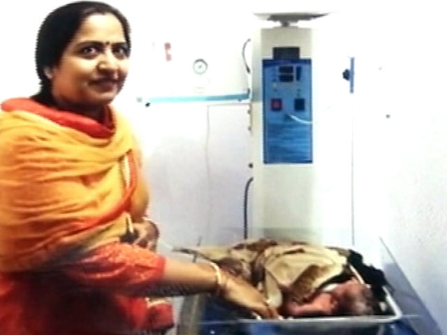 दिल्ली जाम, सड़क किनारे डिलीवरी, ऐसी सुरक्षा किस काम की?